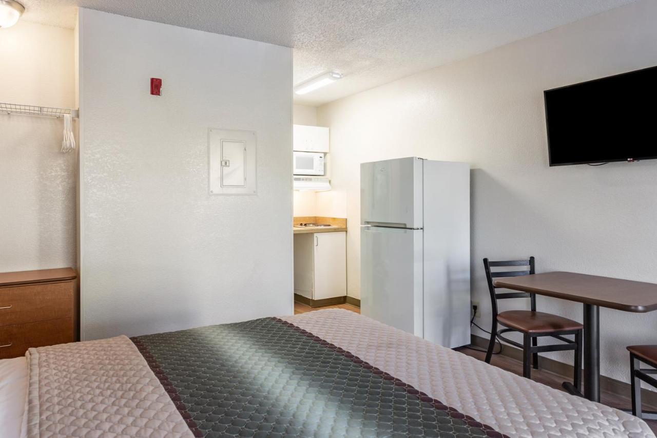 Hometowne Studios By Red Roof Nashville - Airport/Briley Pkwy Eksteriør bilde